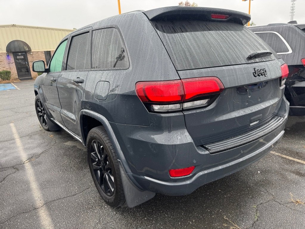 Used 2017 Jeep Grand Cherokee Altitude image 8