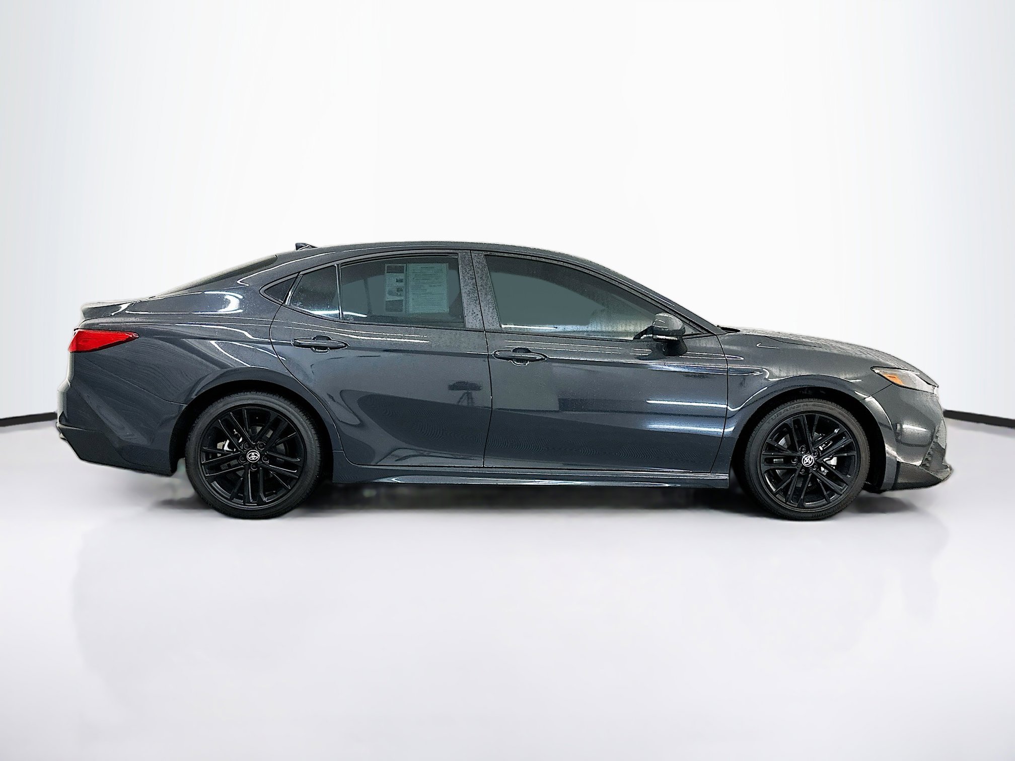 Used 2025 Toyota Camry SE w/ Convenience Package FWD image 10