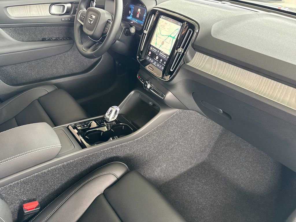 New 2026 Volvo XC40 B5 Ultra w/ Climate Package image 15