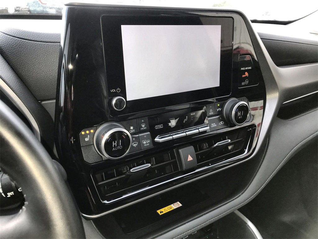 Used 2024 Toyota Highlander XLE image 16