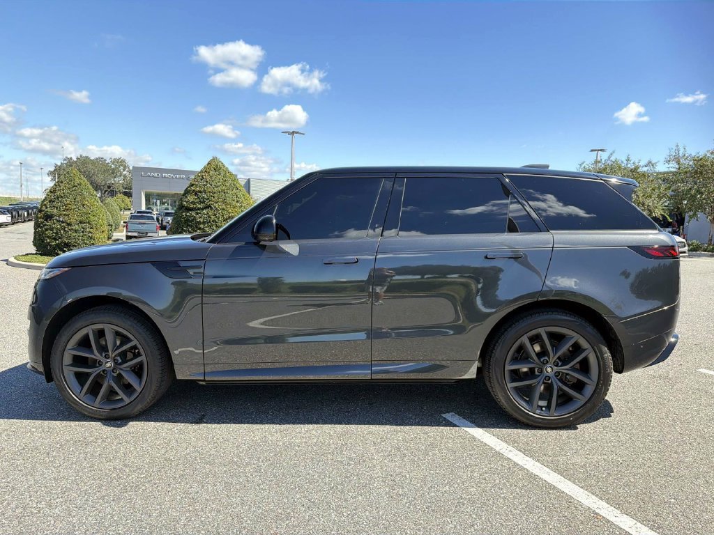 Used 2024 Land Rover Range Rover Sport Dynamic SE AWD/4WD image 2