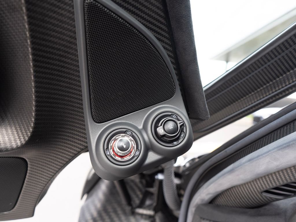 Used 2015 McLaren P1 image 21