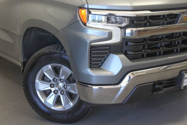 Used 2025 Chevrolet Silverado 1500 LT AWD/4WD image 3