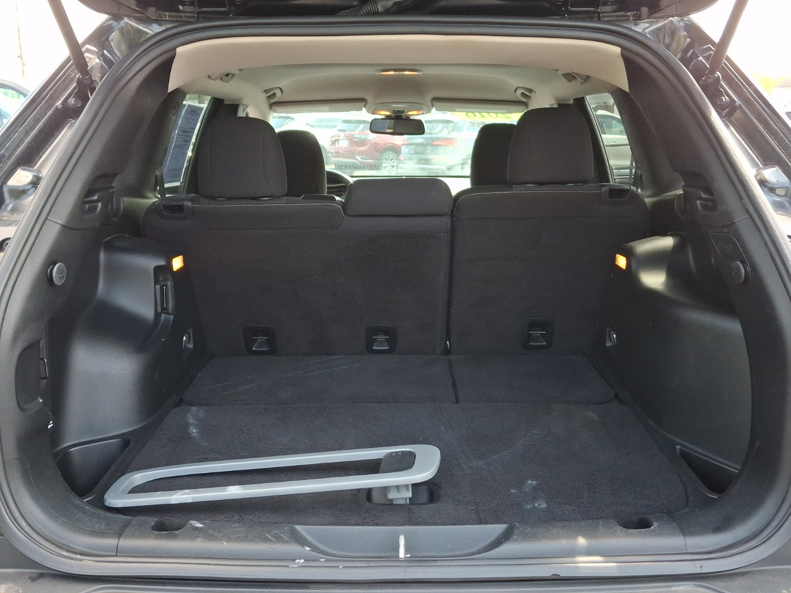 Used 2016 Jeep Cherokee Latitude FWD image 27