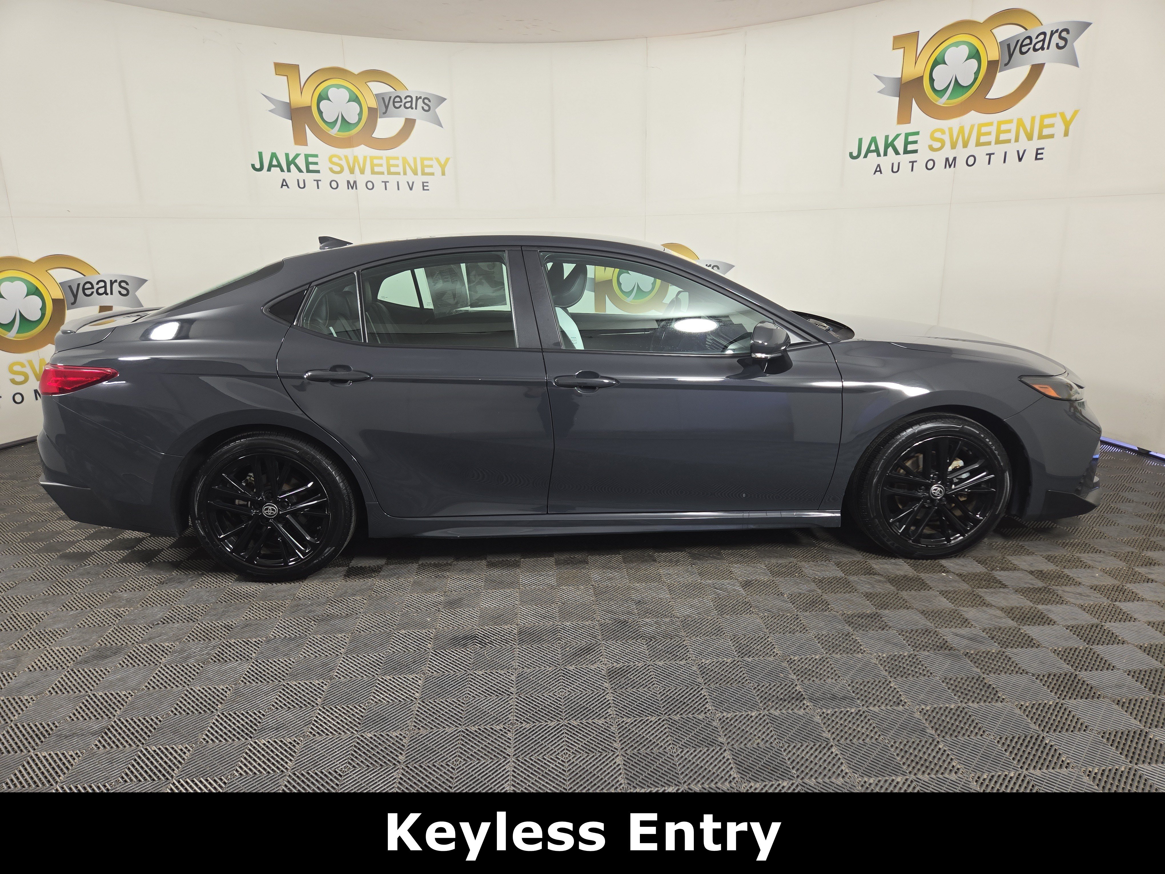 Used 2025 Toyota Camry SE FWD image 10