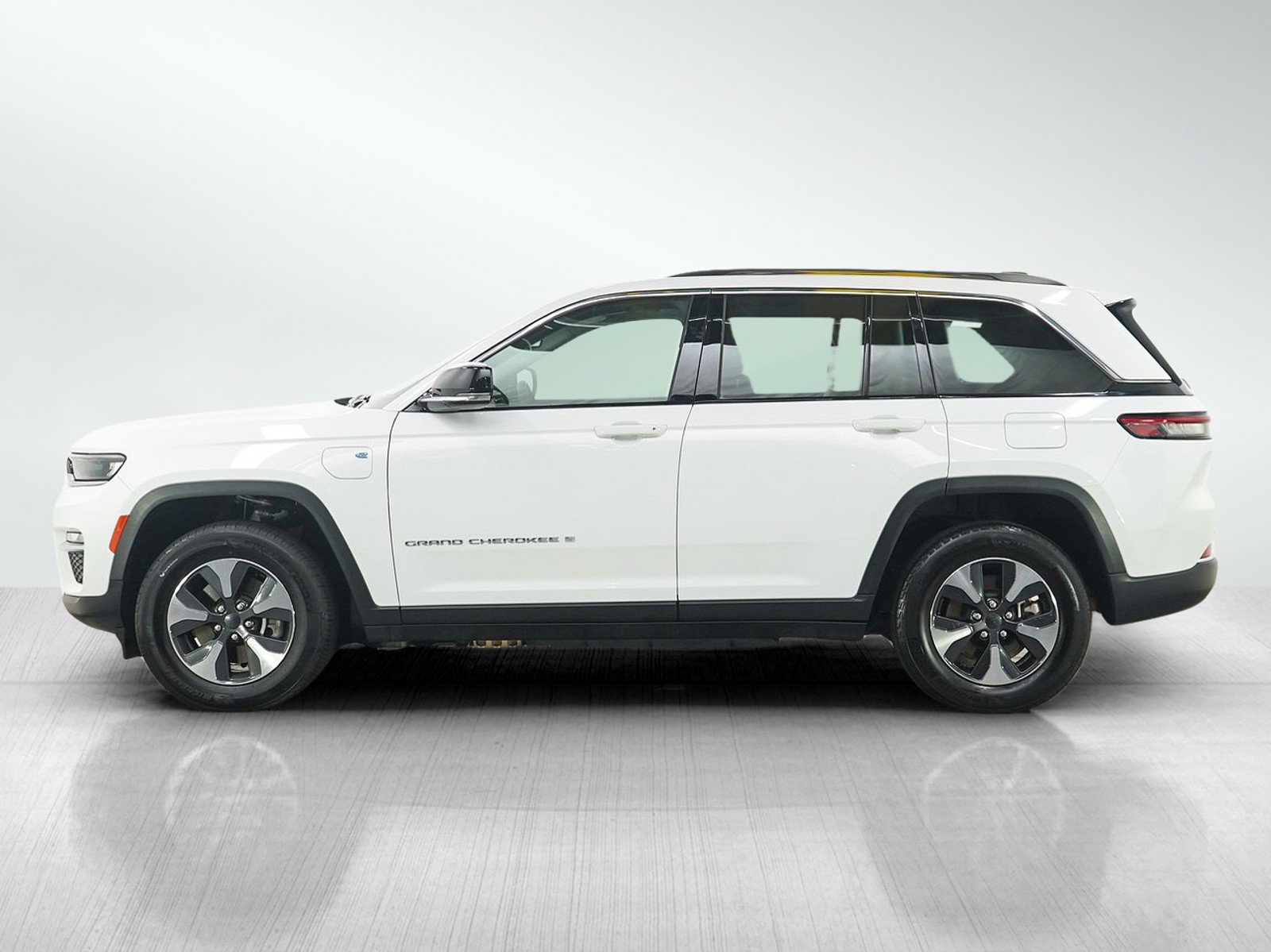 Used 2024 Jeep Grand Cherokee Limited 4xe AWD/4WD image 3