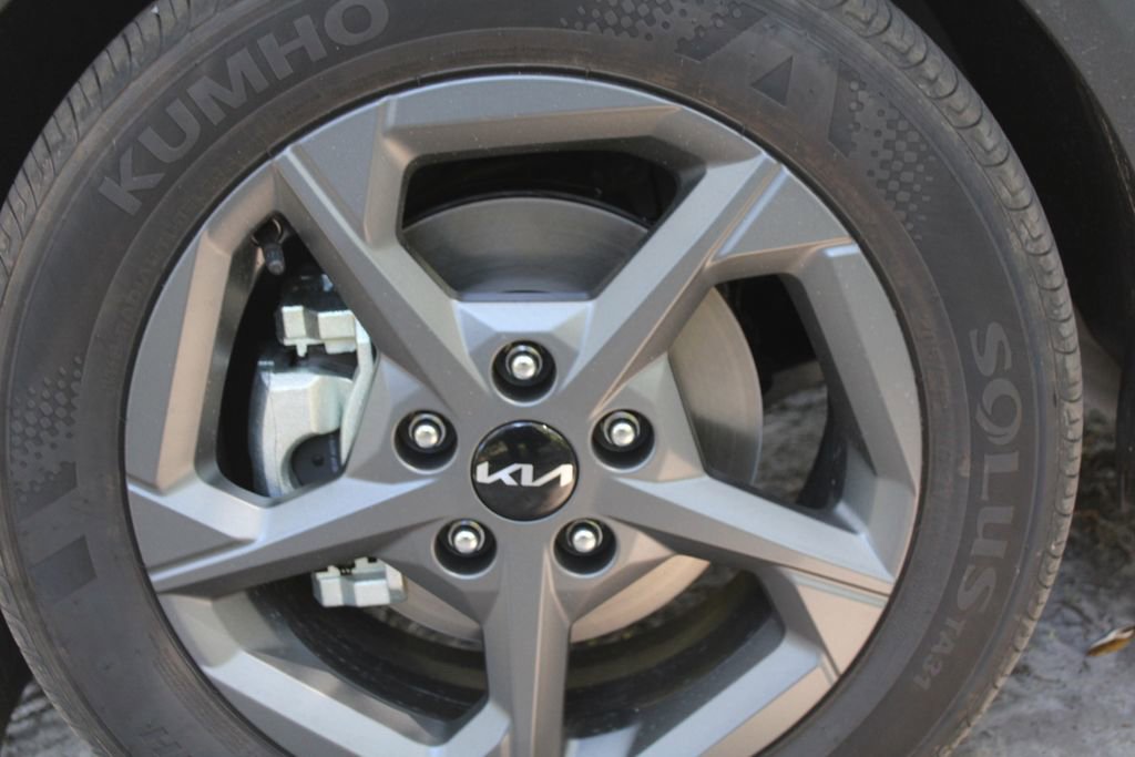 New 2025 Kia K4 LXS image 17