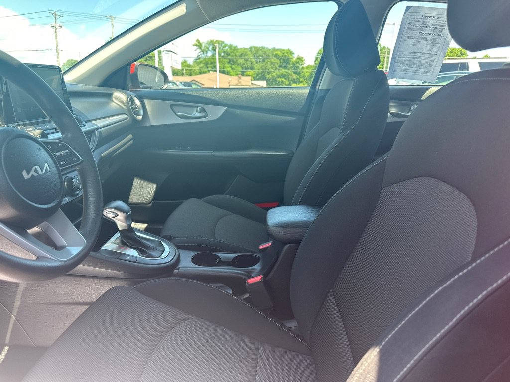 Used 2022 Kia Forte LXS w/ LXS Technology Package FWD image 2
