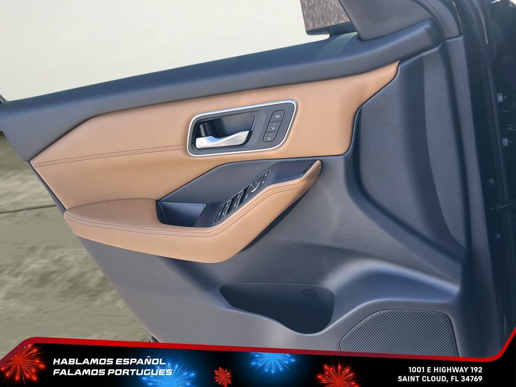 Used 2023 Nissan Rogue Platinum FWD image 12