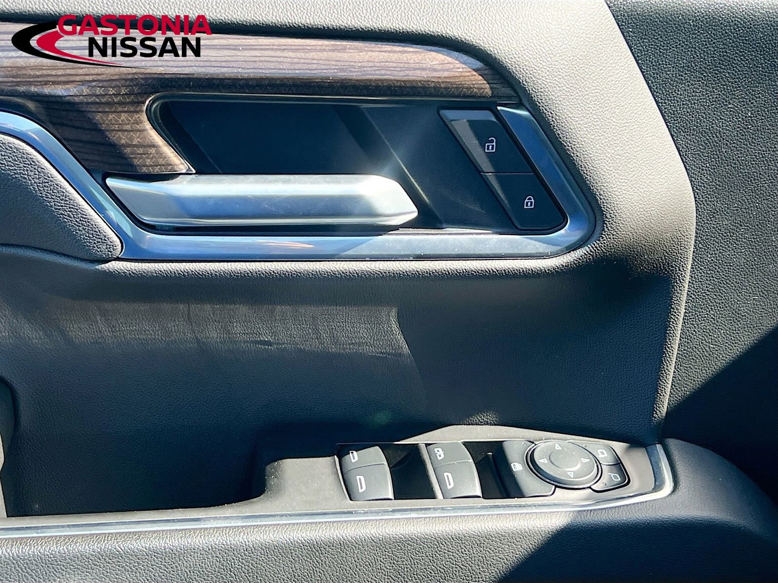 Used 2025 Chevrolet Silverado 1500 LT AWD/4WD image 23