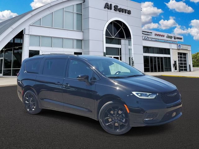 New 2026 Chrysler Pacifica Limited w/ S Appearance Package AWD/4WD image 1