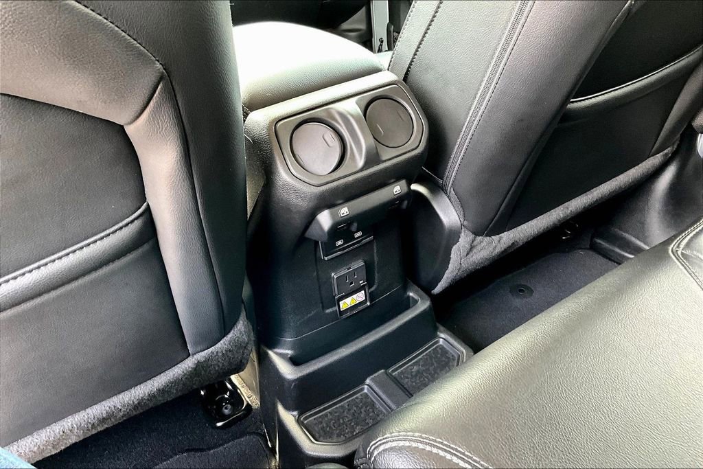 Used 2023 Jeep Wrangler Unlimited Sahara w/ Cold Weather Group AWD/4WD image 11
