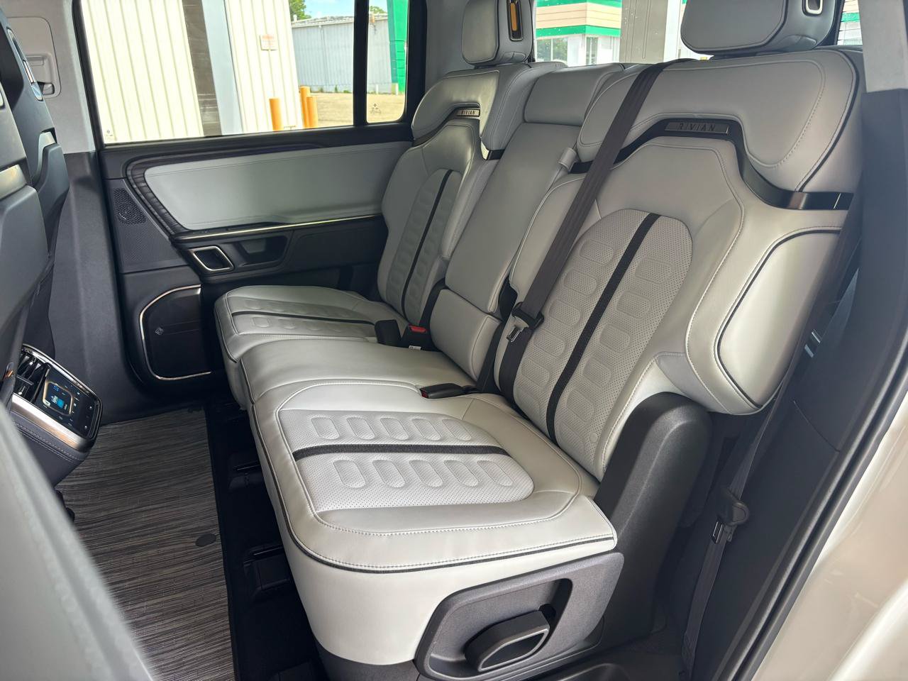 Used 2024 Rivian R1S Adventure AWD/4WD image 19
