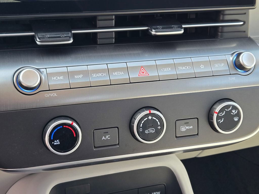 Certified 2025 Hyundai Kona SE AWD/4WD image 33