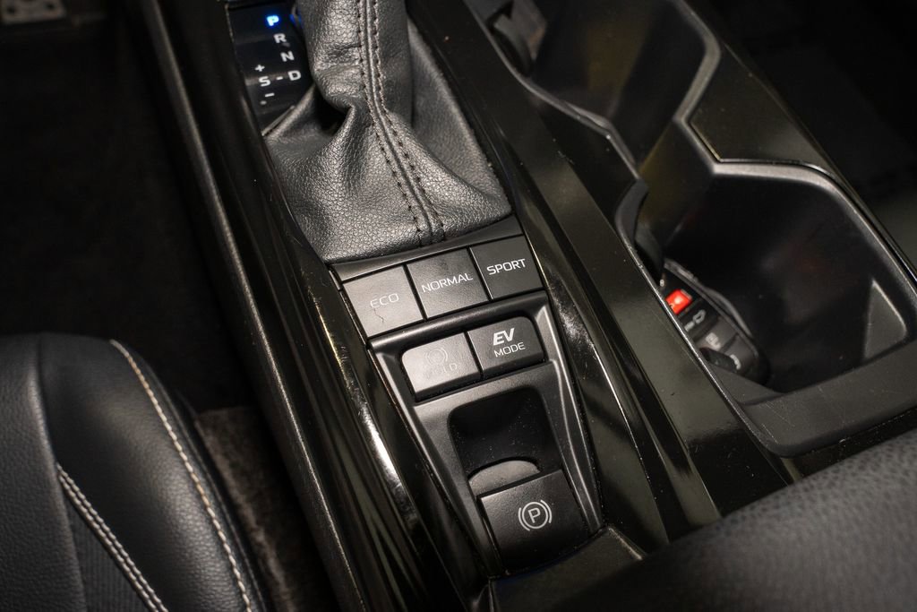 Used 2025 Toyota Camry SE image 16