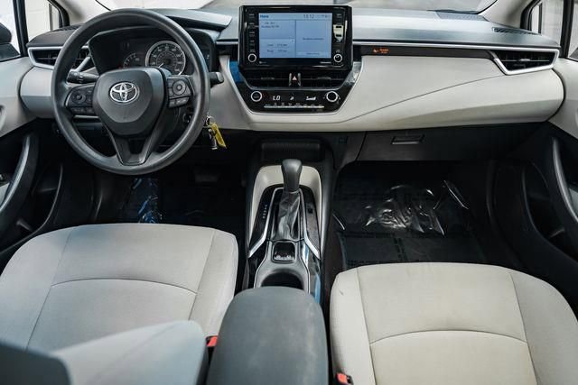 Used 2022 Toyota Corolla LE image 3