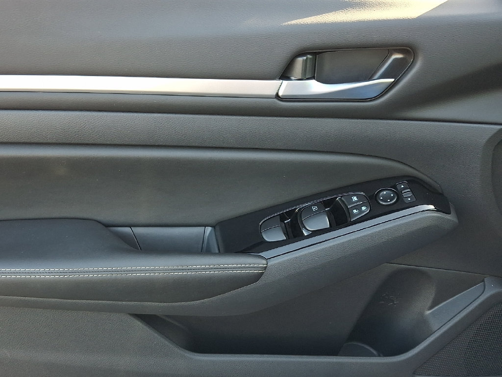 Certified 2025 Nissan Altima 2.5 SL FWD image 13