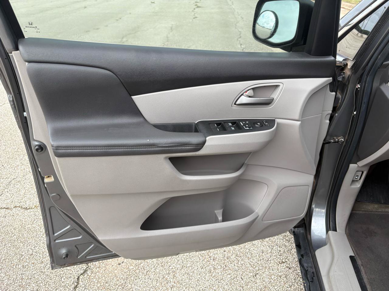 Used 2011 Honda Odyssey LX image 24