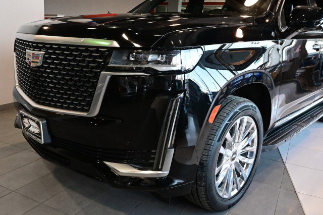 Used 2023 Cadillac Escalade ESV Premium Luxury image 9