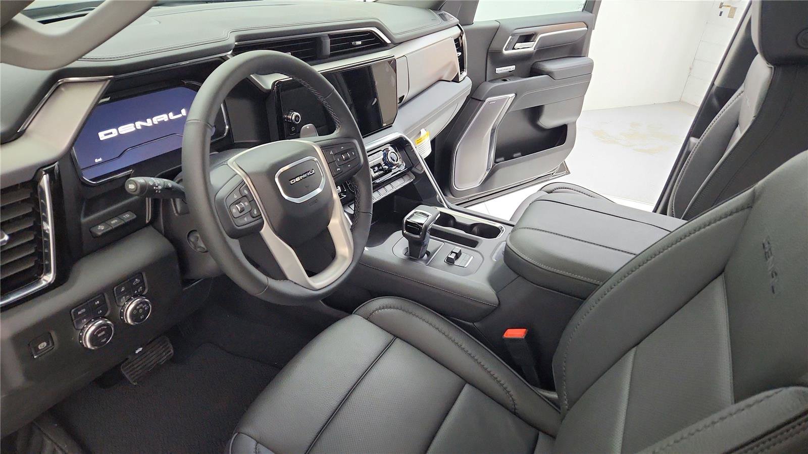 Used 2025 GMC Sierra 1500 Denali w/ Denali Reserve Package image 16