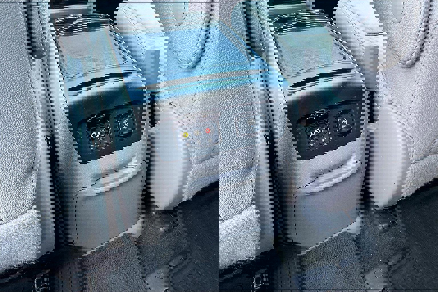 Used 2016 Toyota Sienna XLE Premium image 25