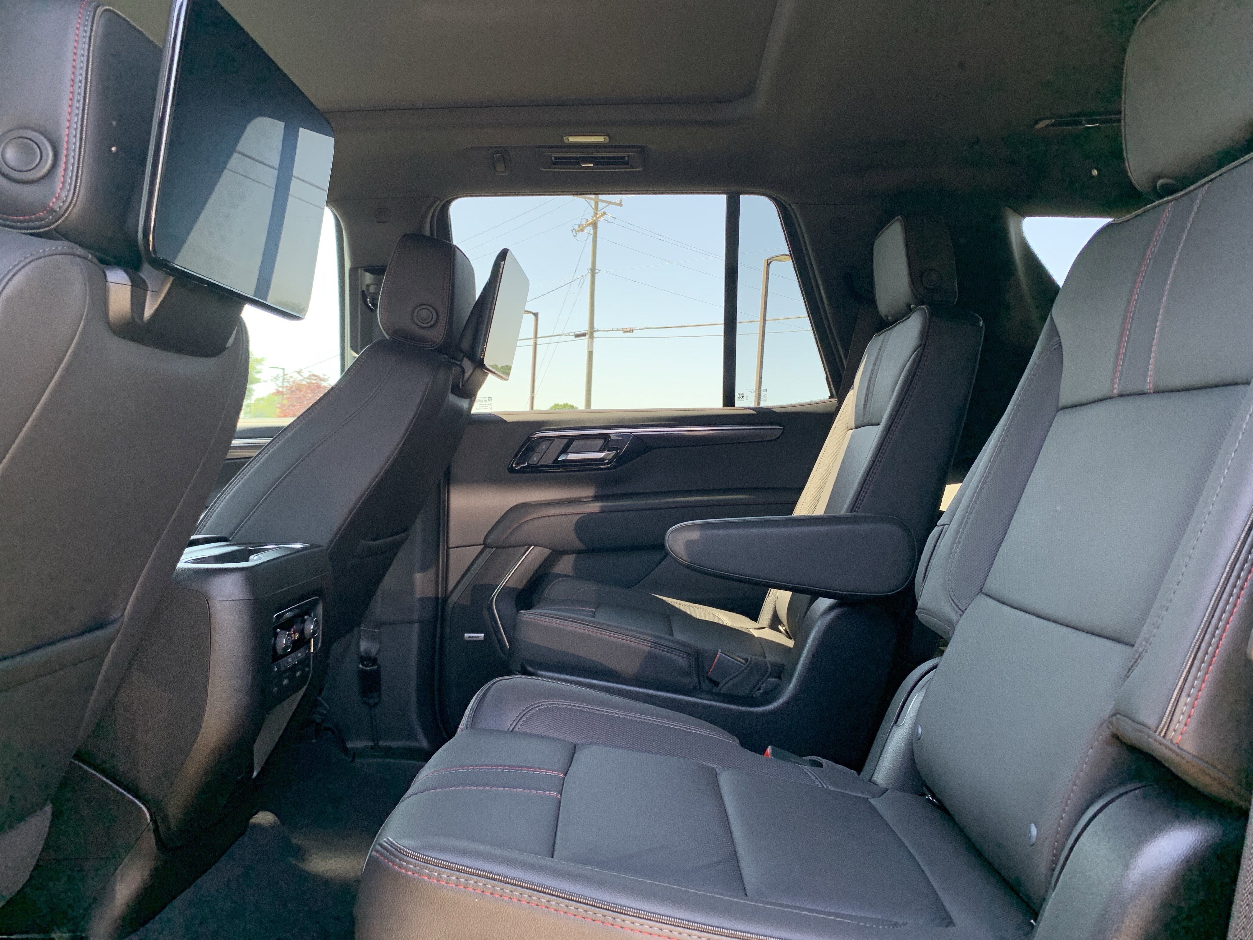 Used 2025 Chevrolet Tahoe RST w/ Advanced Technology Package AWD/4WD image 32