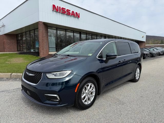 Used 2023 Chrysler Pacifica Touring-L FWD image 1