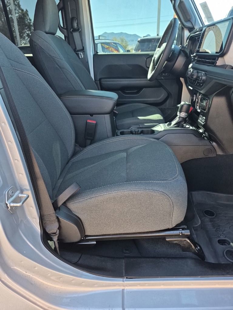 Used 2024 Jeep Wrangler Sahara w/ Technology Group image 28