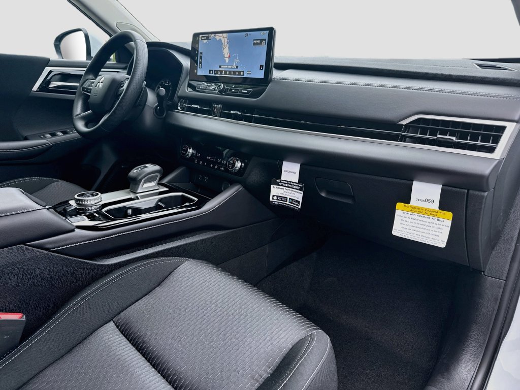 New 2026 Mitsubishi Outlander ES FWD image 32