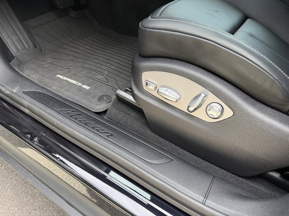 Certified 2026 Porsche Macan Turbo image 25