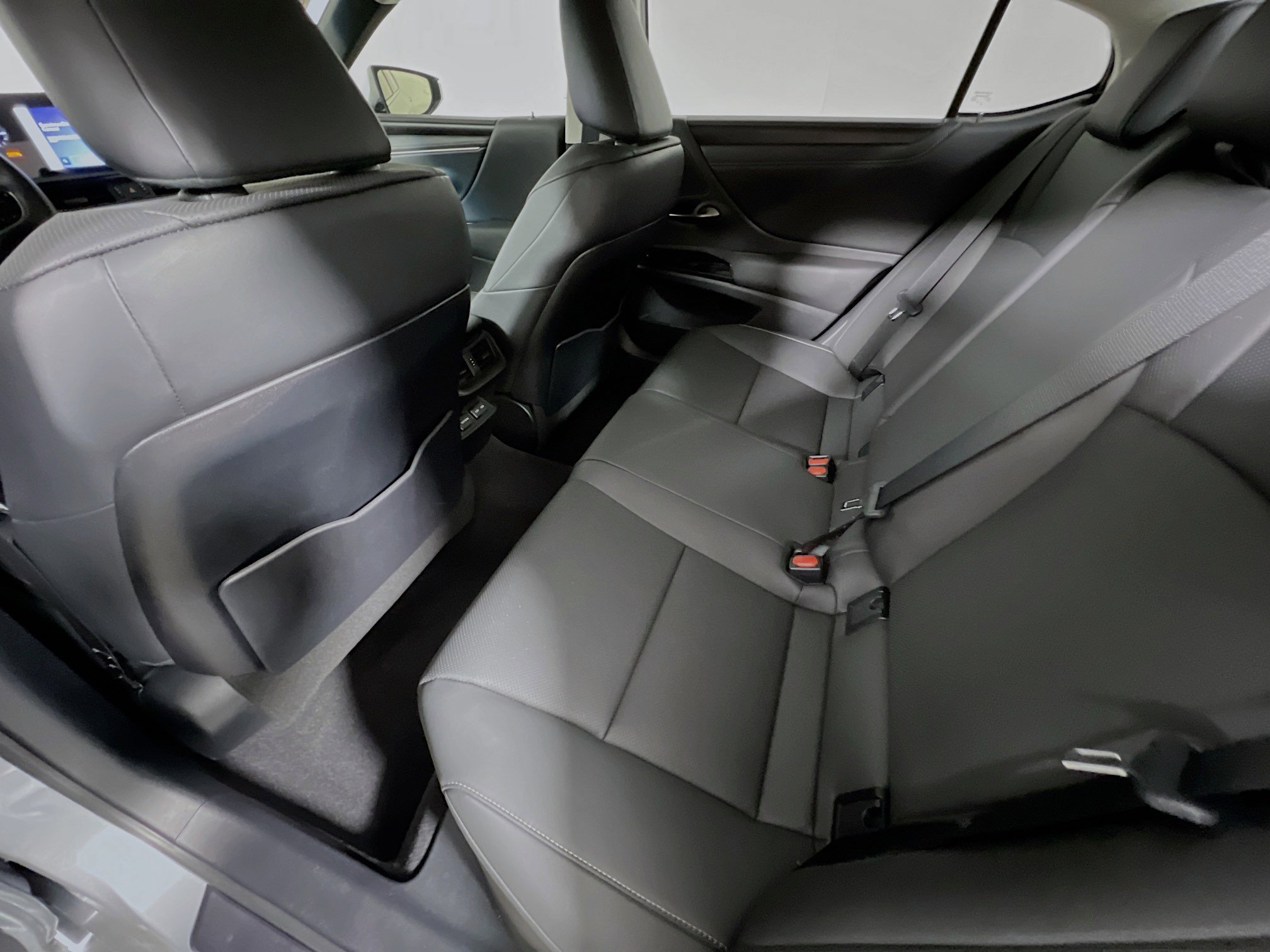 Used 2024 Lexus ES 350 w/ Premium Package image 29