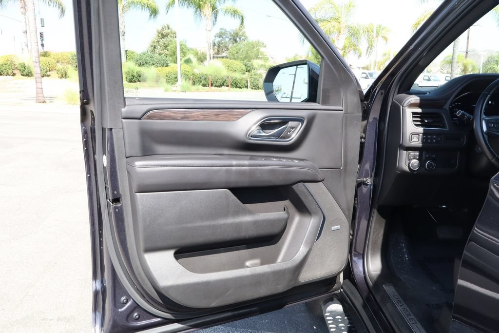 Used 2022 Chevrolet Tahoe Z71 w/ Luxury Package AWD/4WD image 19