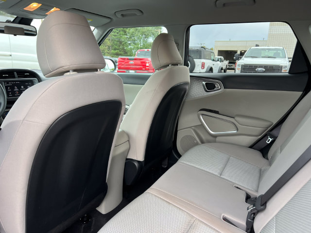 Used 2025 Kia Soul LX w/ LX Technology Package FWD image 28