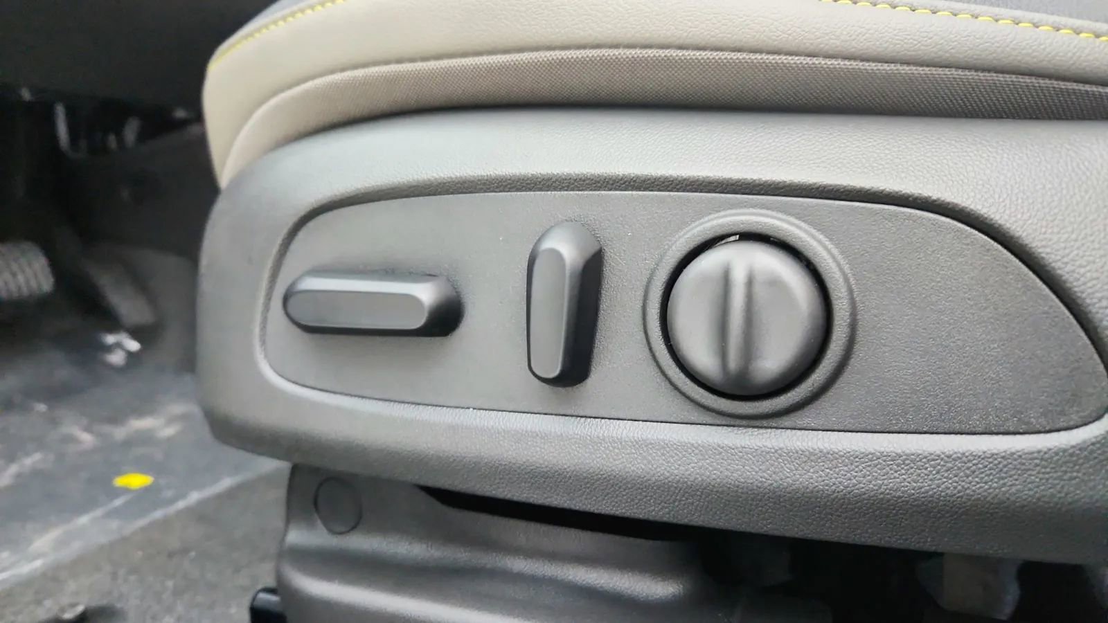 Used 2024 Chevrolet Trax ACTIV w/ Sunroof Package image 22