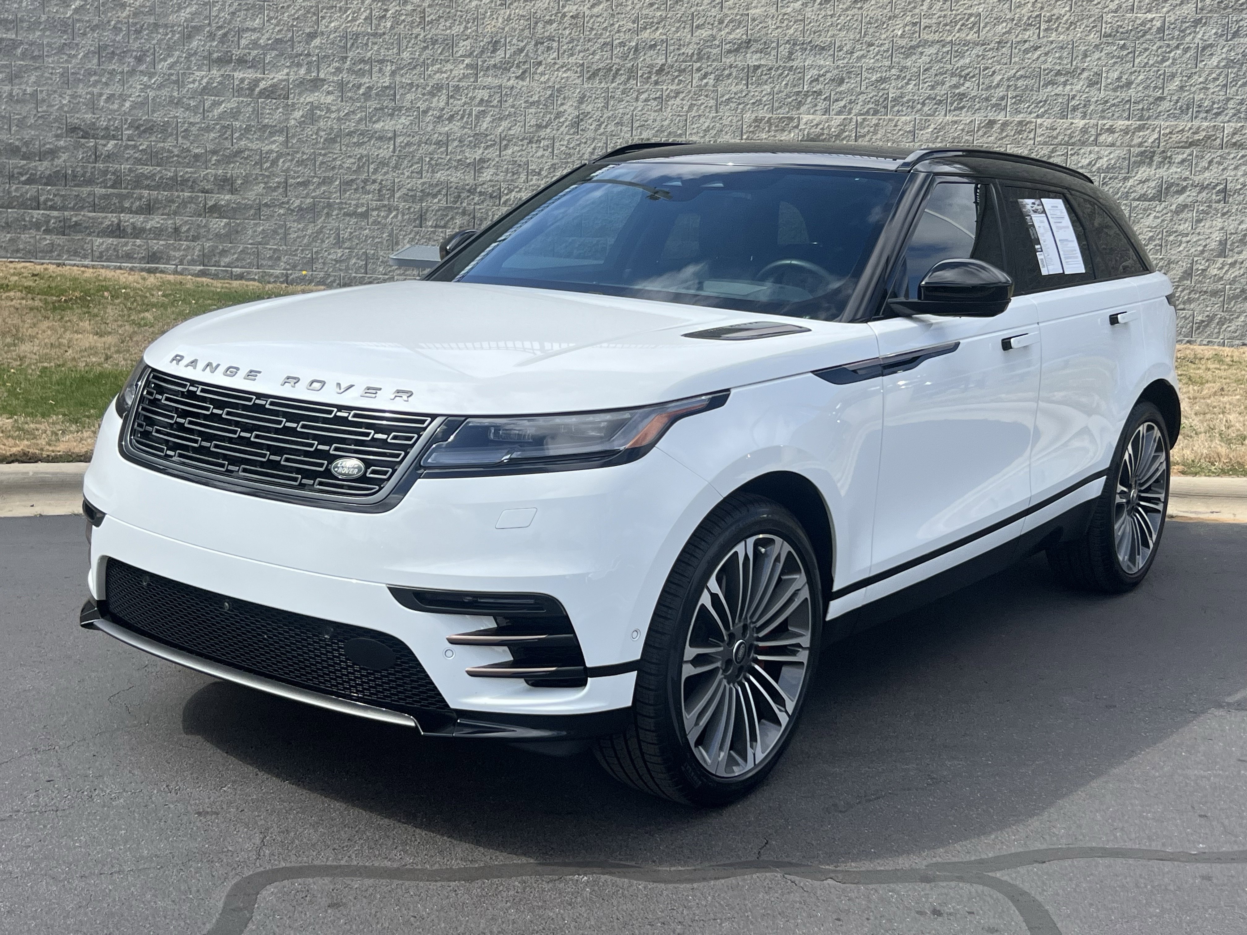 Certified 2025 Land Rover Range Rover Velar Dynamic HSE AWD/4WD image 2