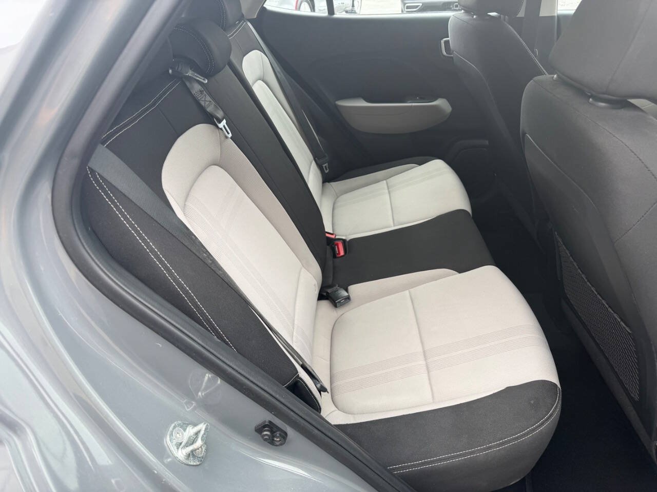 Used 2021 Hyundai Venue SEL FWD image 8