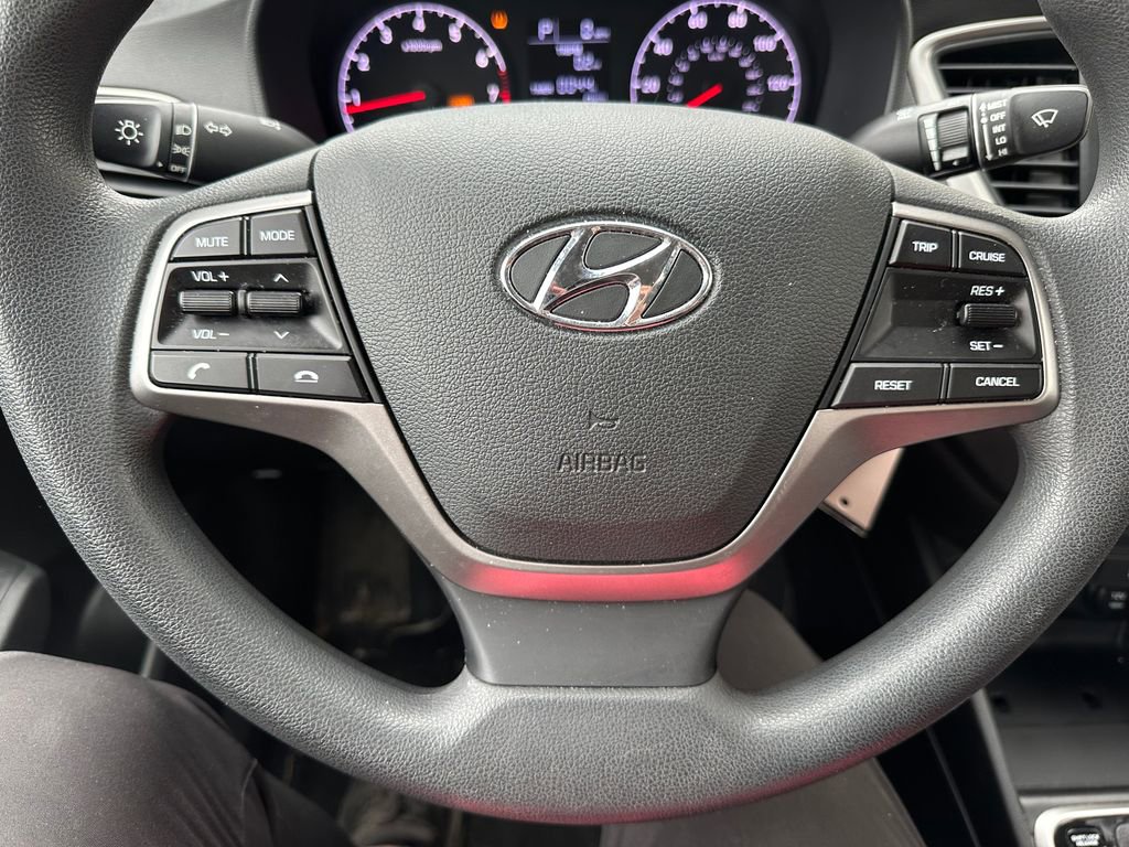 Used 2022 Hyundai Accent SE FWD image 3