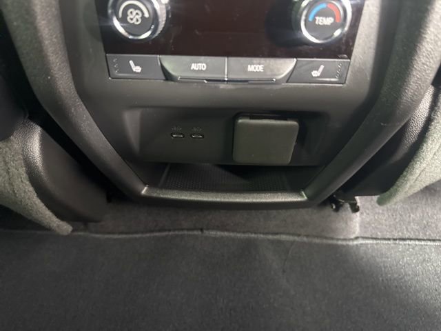 Used 2025 Chevrolet Traverse RS image 27