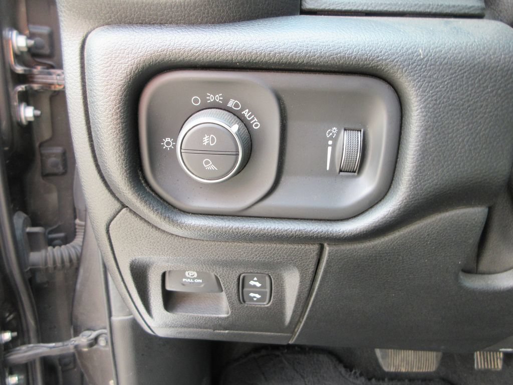 Used 2020 RAM 1500 Big Horn AWD/4WD image 25