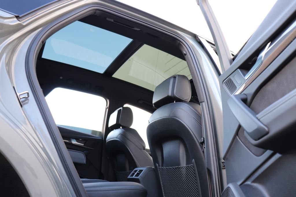 Used 2023 Audi SQ5 Premium Plus w/ Premium Plus Package image 38