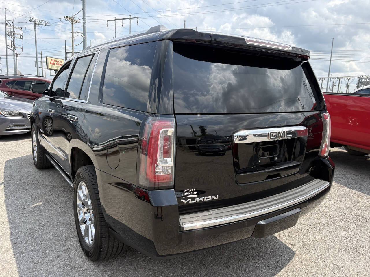 Used 2015 GMC Yukon Denali w/ Touring Package AWD/4WD image 9