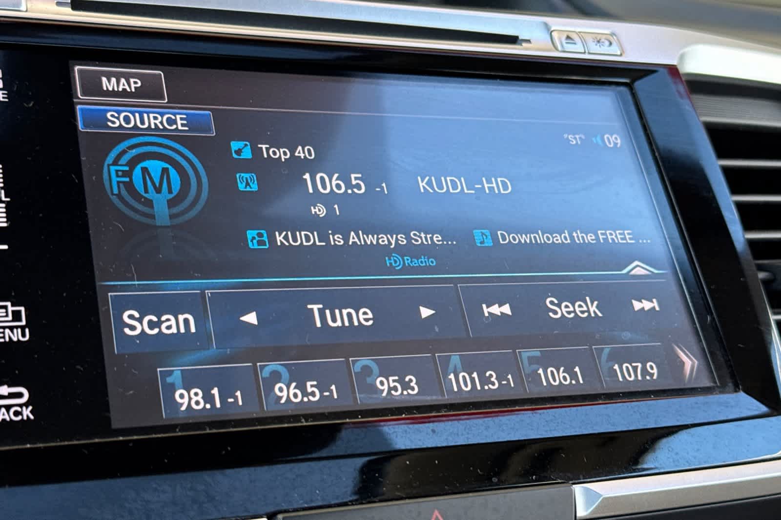 Used 2017 Honda Accord Touring image 19