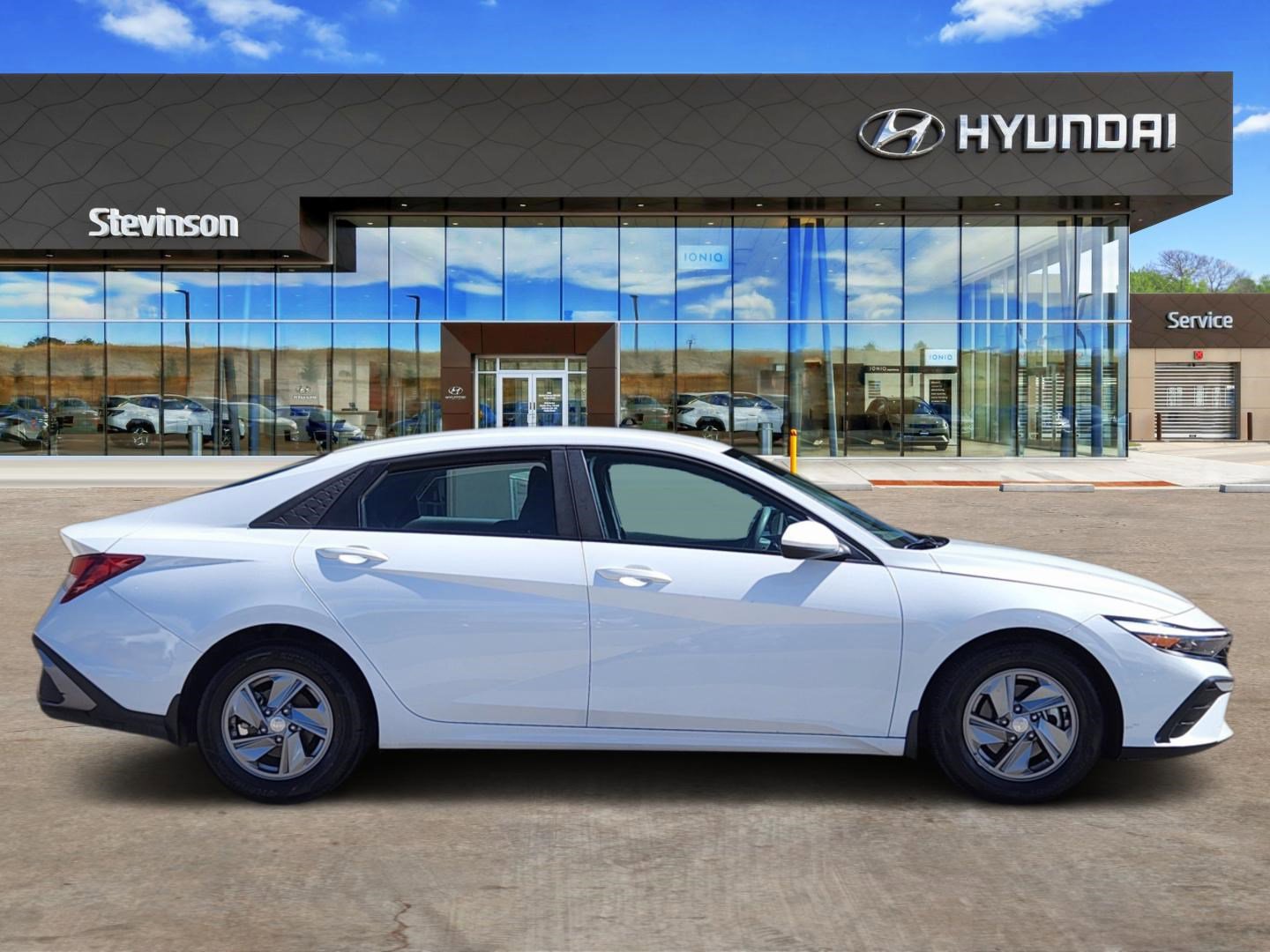 Certified 2024 Hyundai Elantra SE image 4