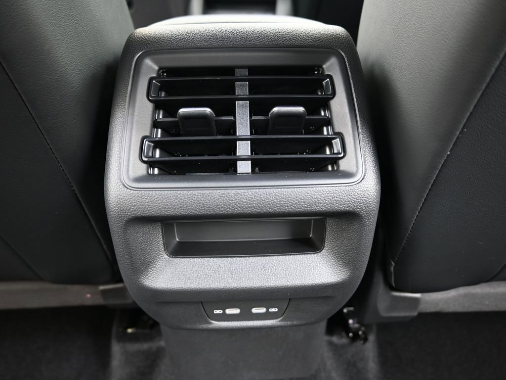 New 2026 Volkswagen Tiguan SE R-Line image 17
