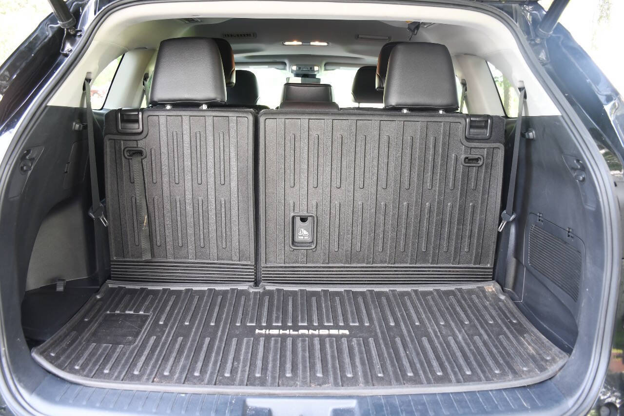 Used 2022 Toyota Highlander XLE AWD/4WD image 21