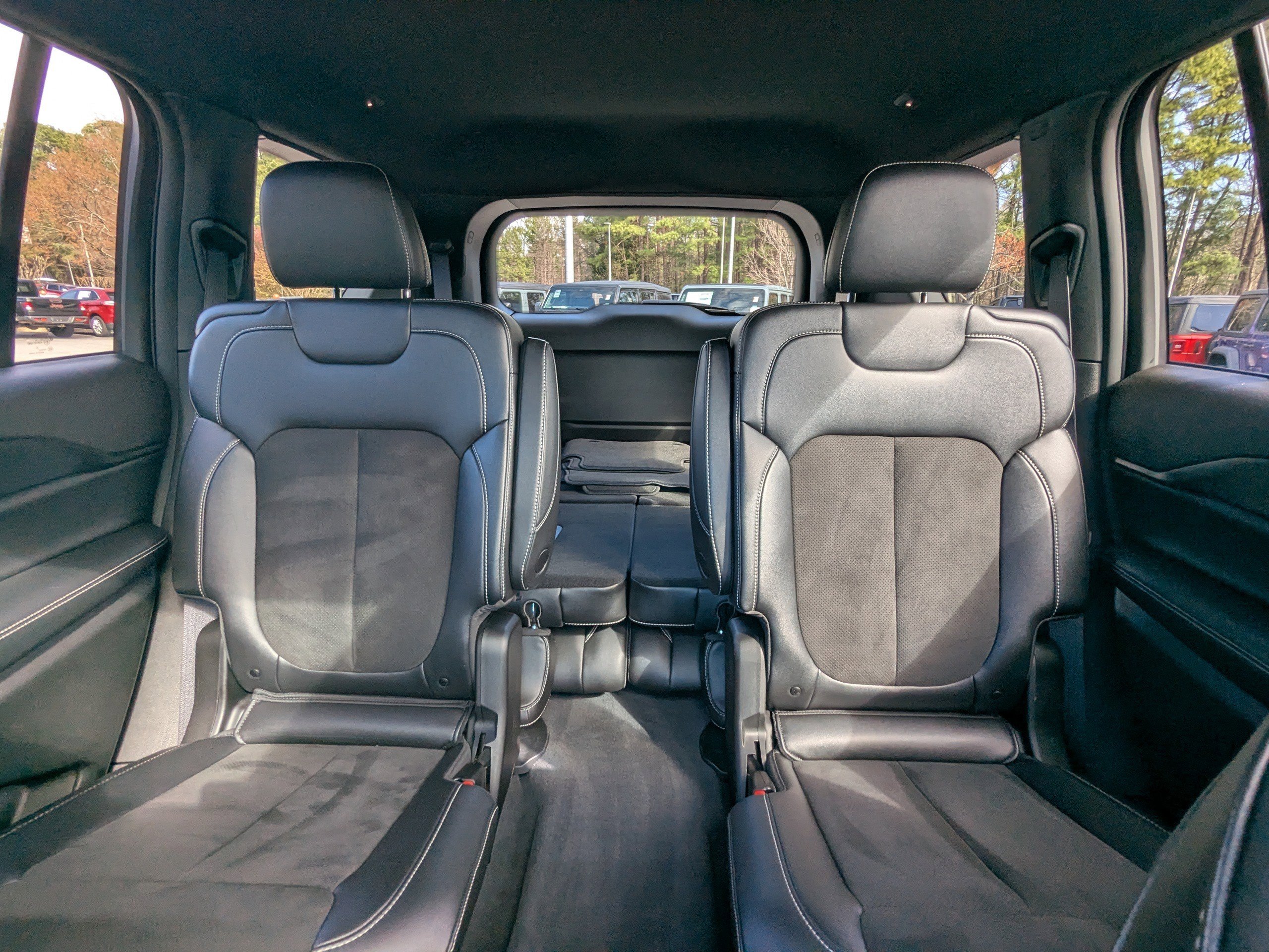 Certified 2023 Jeep Grand Cherokee L Laredo image 10