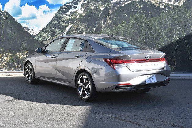 Used 2023 Hyundai Elantra SEL w/ Convenience Package image 9