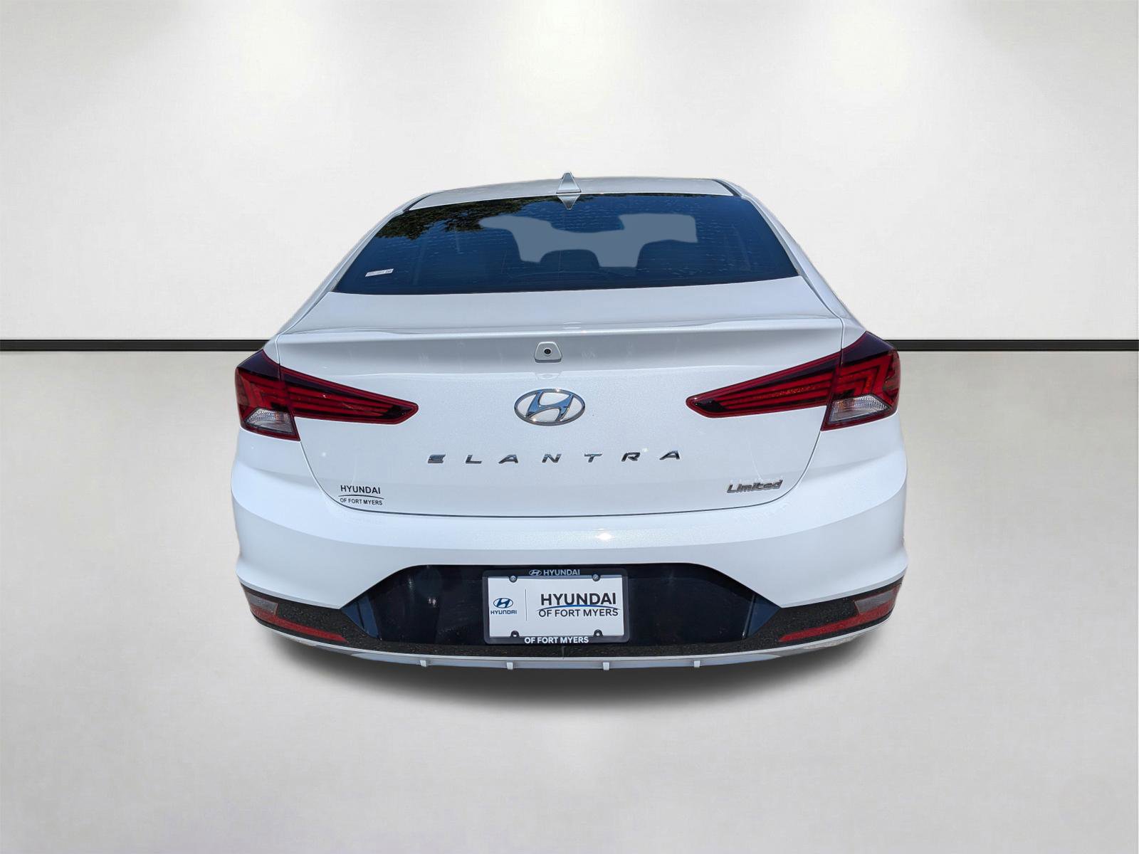 Used 2020 Hyundai Elantra Limited w/ Cargo Package (C1) FWD image 5