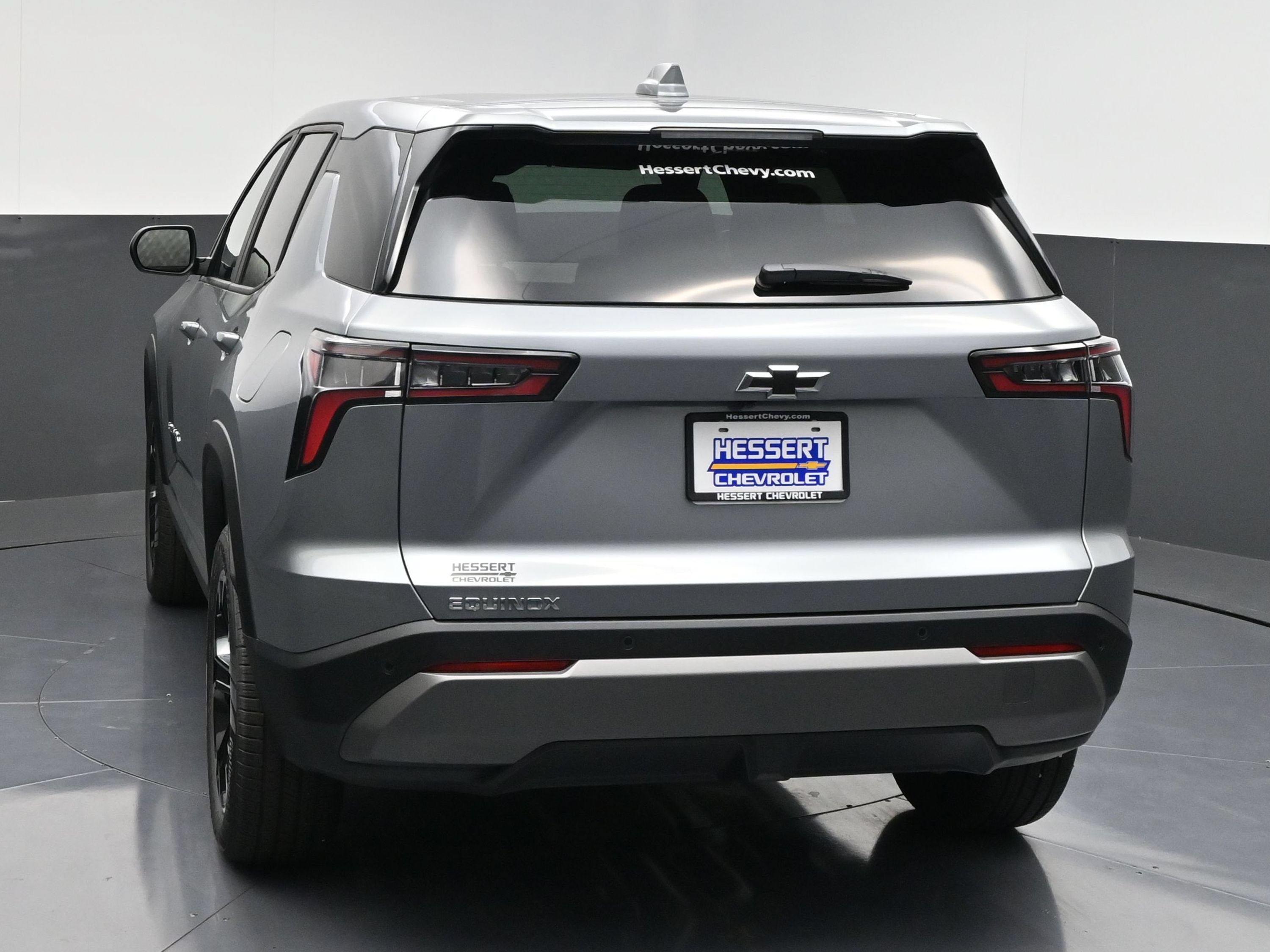 New 2027 Chevrolet Equinox LT w/ Convenience Package II FWD image 7