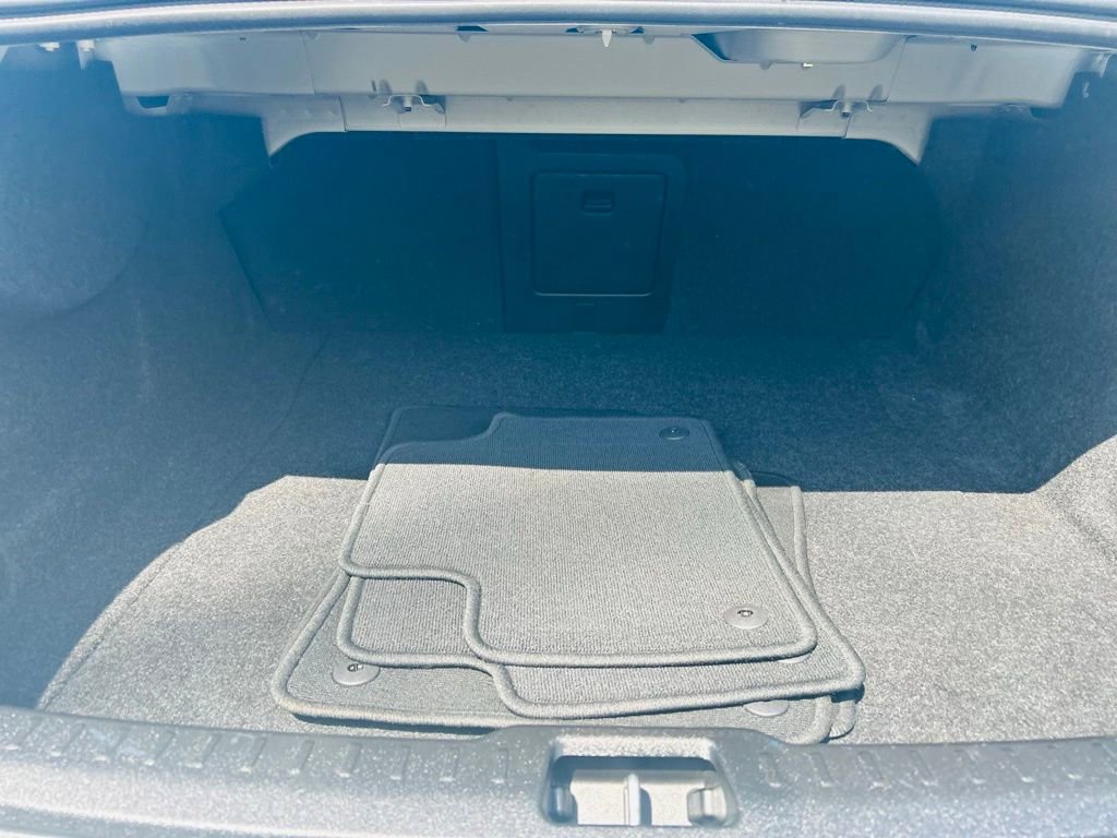 Used 2020 Volvo S60 T5 Momentum image 15